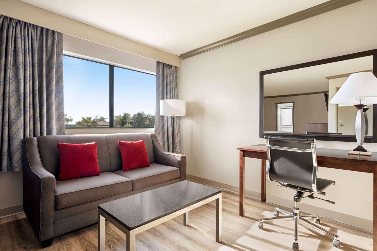 Baymont By Wyndham Monterey Park Hotel Exterior photo